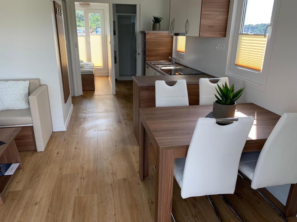 Floating House - Arena 2 Villa Pula Ngoại thất bức ảnh